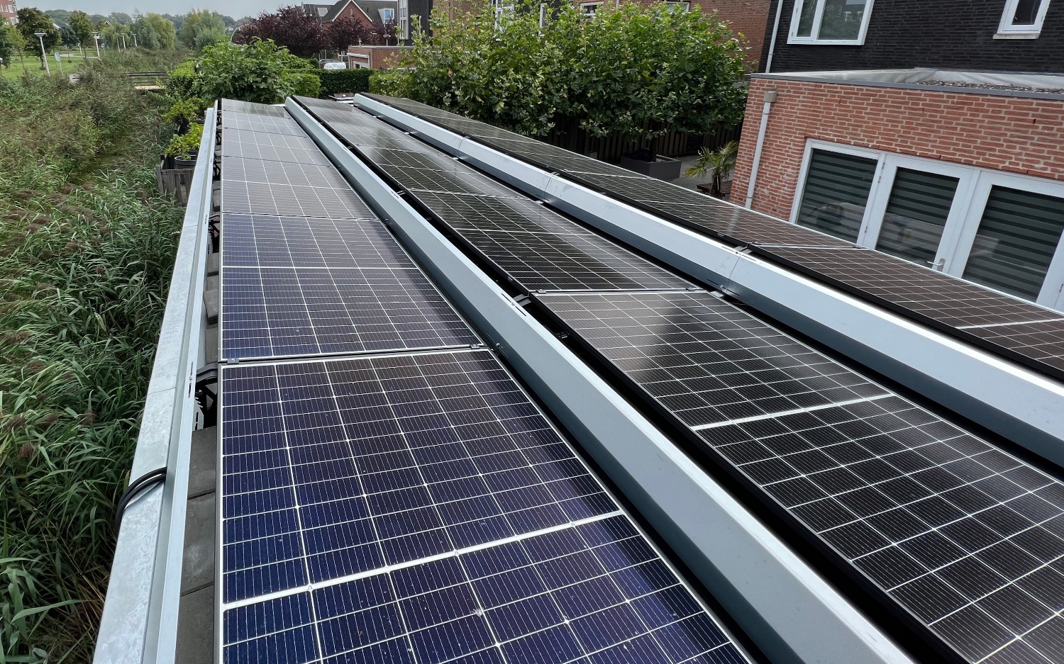 luxe tuinhuis met zonnepanelen 