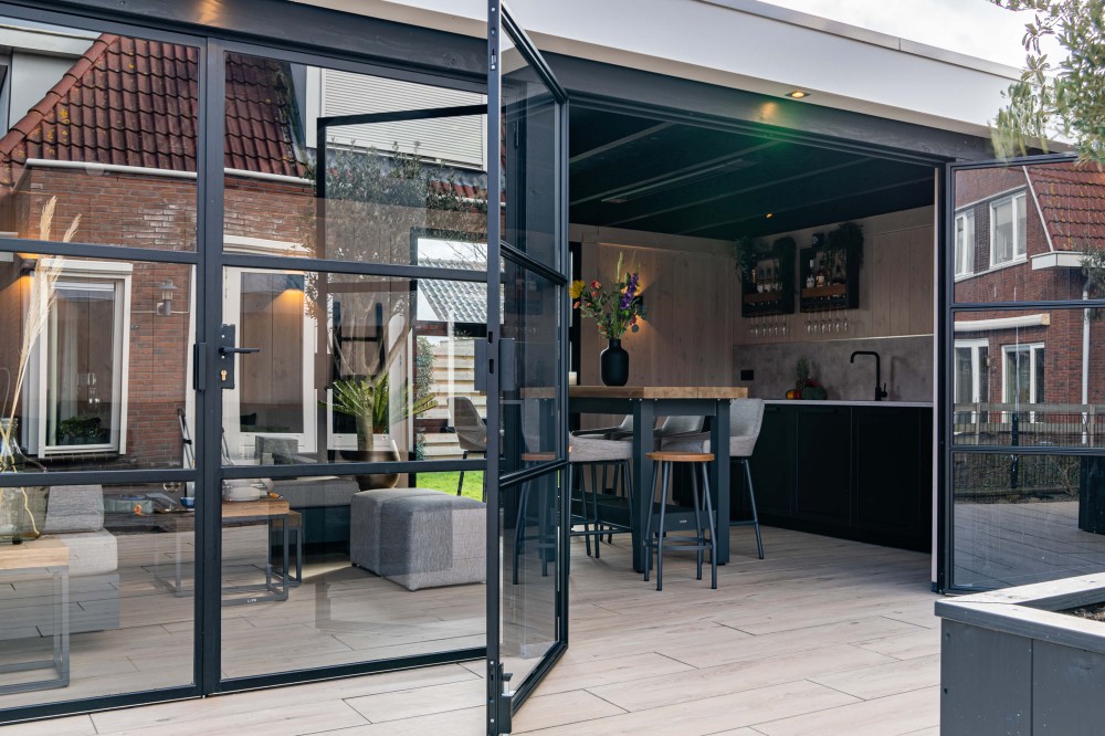 Houten tuinkamer met bar | Tuinkamer laten plaatsen | Apard