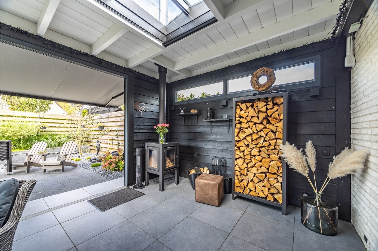Luxe buitenkeuken gerealiseerd door Apard