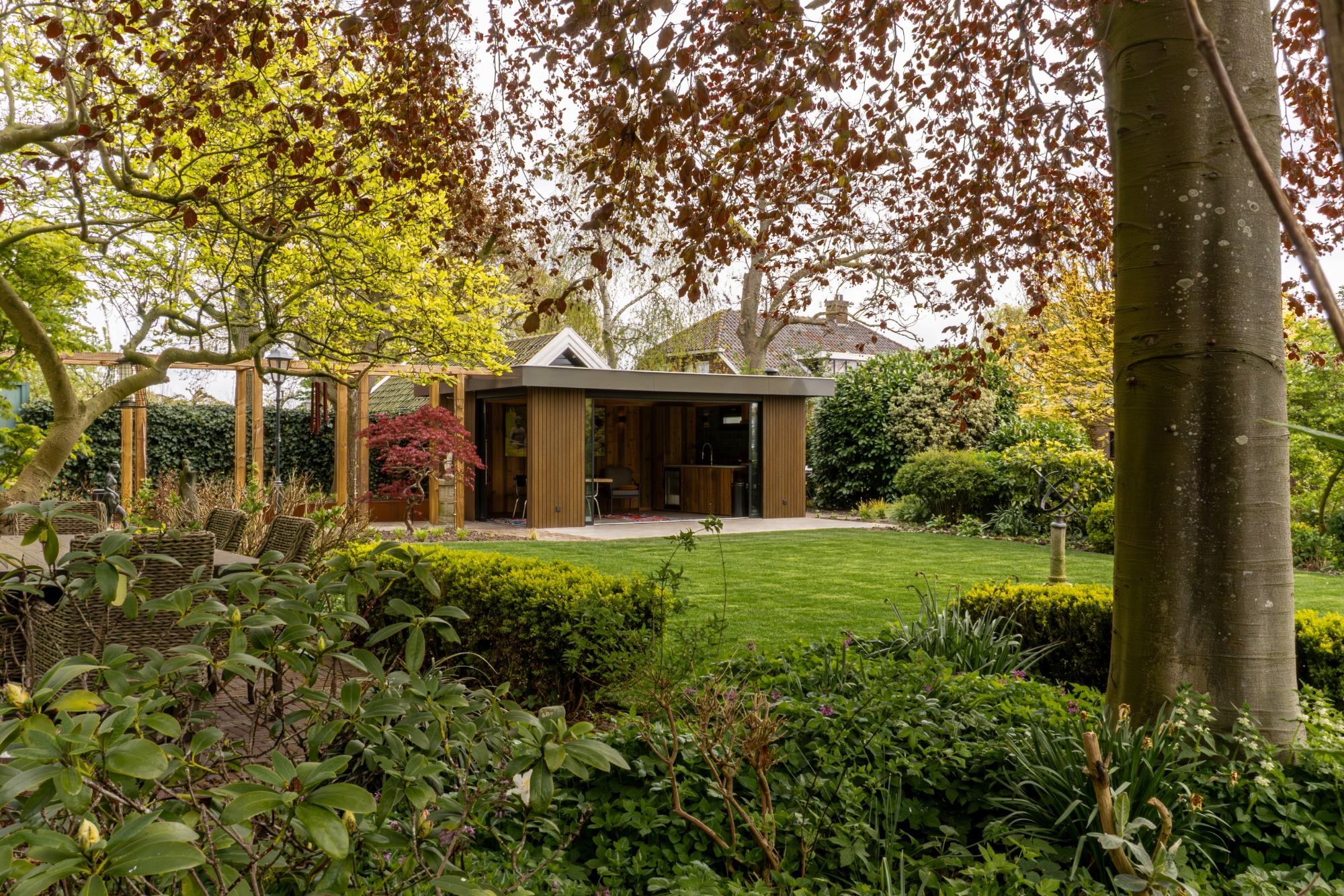 Luxe tuinkamer op maat | Moderne uitbouw bij monumentale boerderij