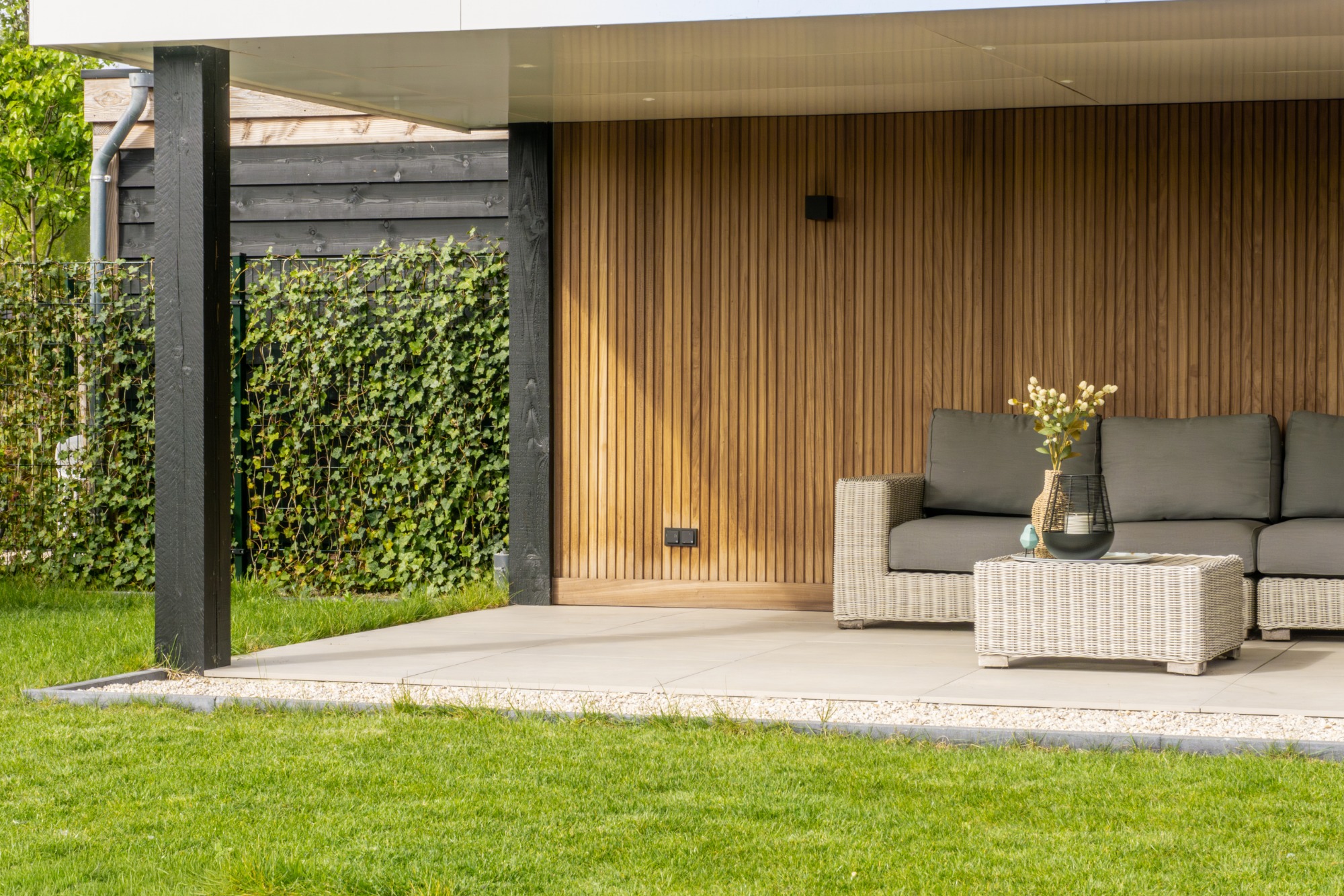 Luxe overkapping met berging en lounge | Apard