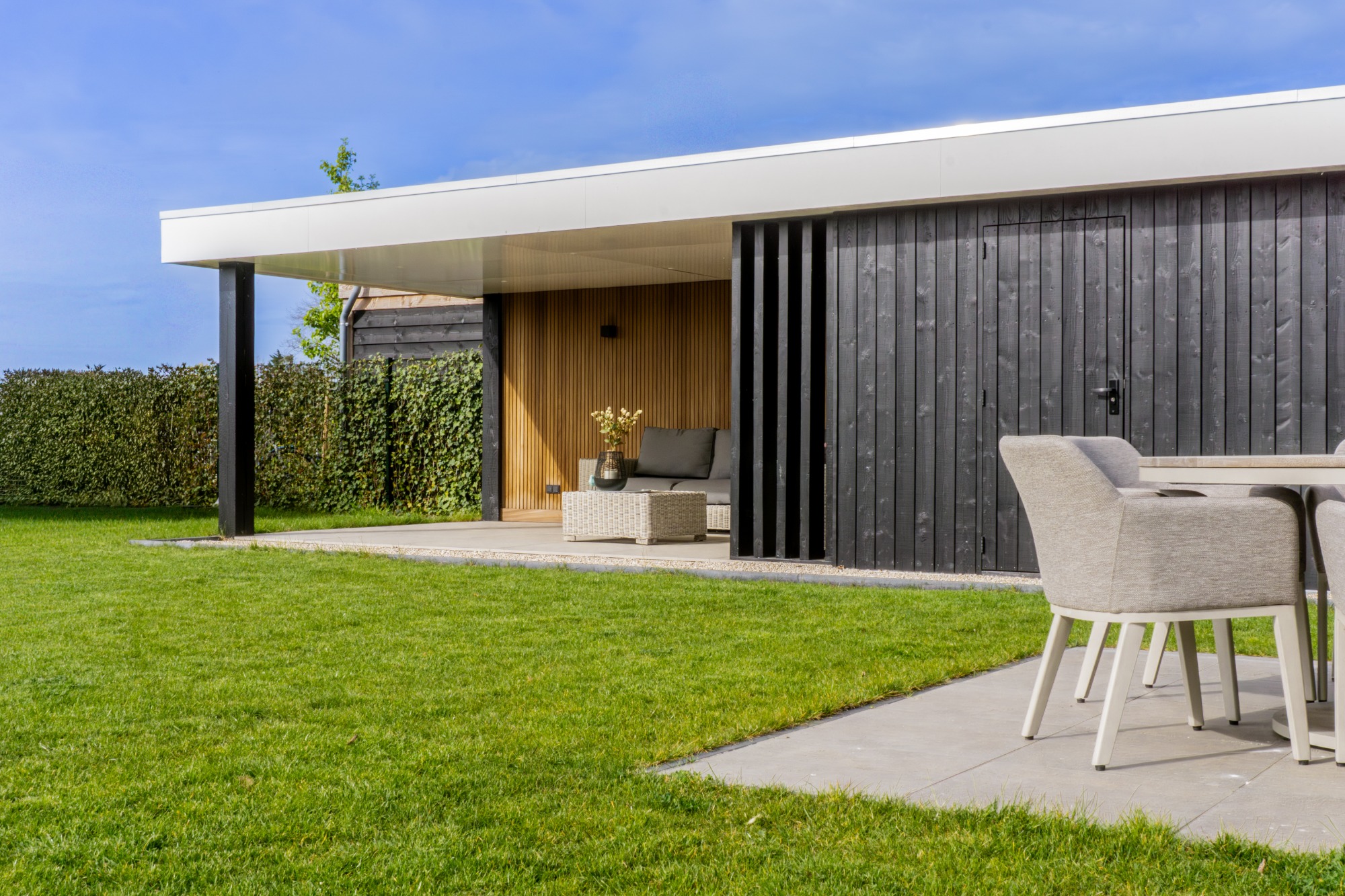 Luxe overkapping met berging en lounge | Apard