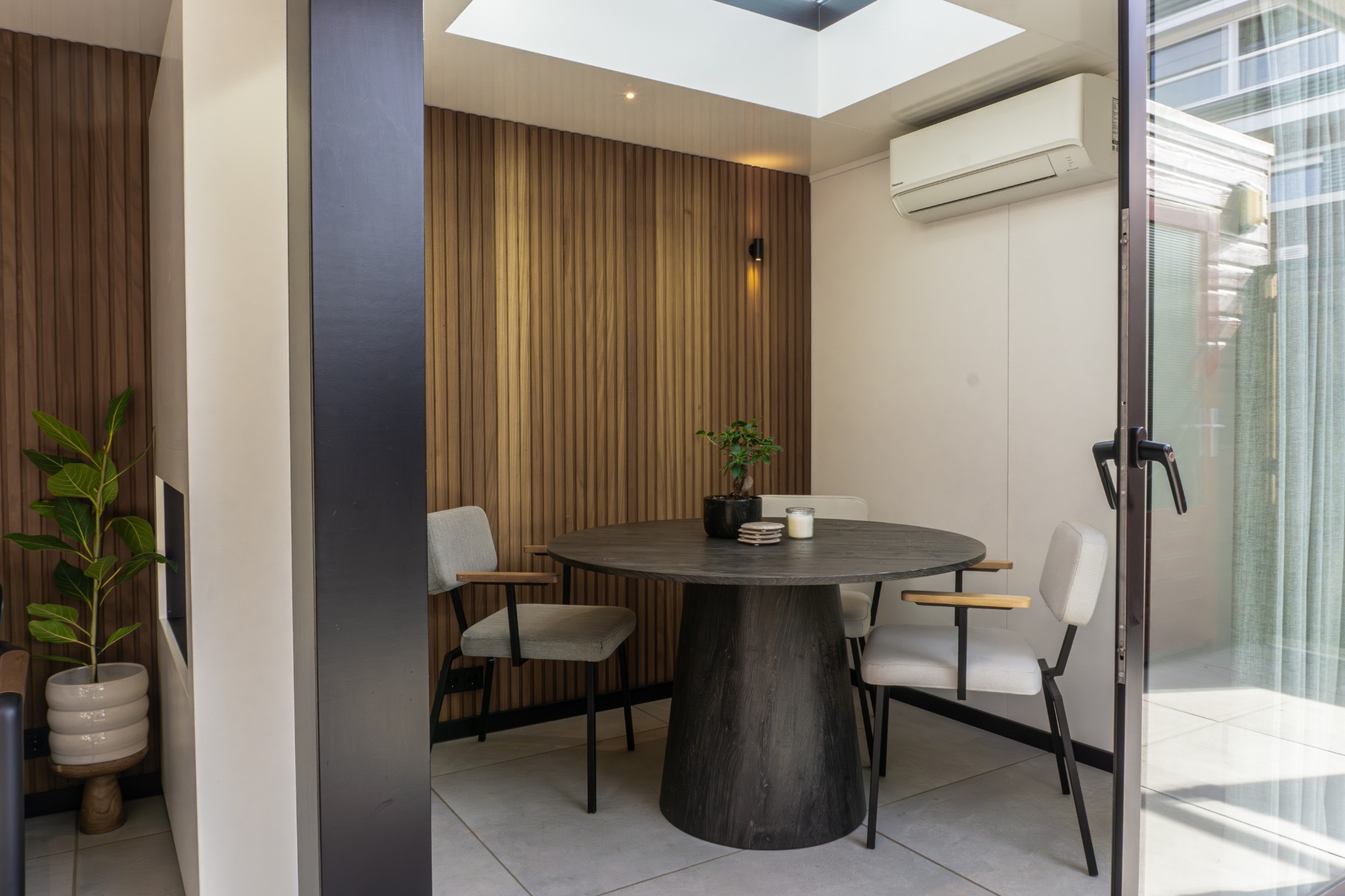 Luxe tuinkamer met werkplek en buitenkeuken | Apard