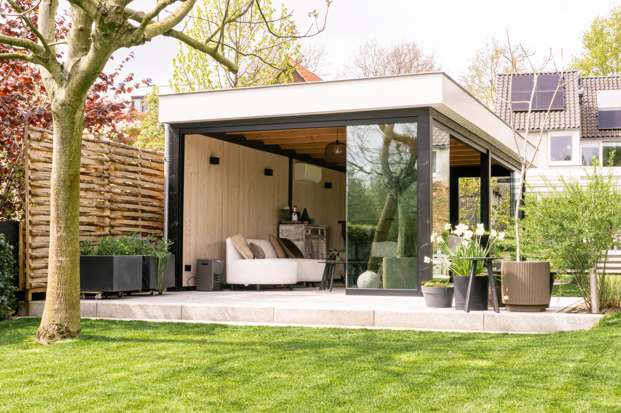 Tuinkamer met bar en aparte berging in Goirle | Apard