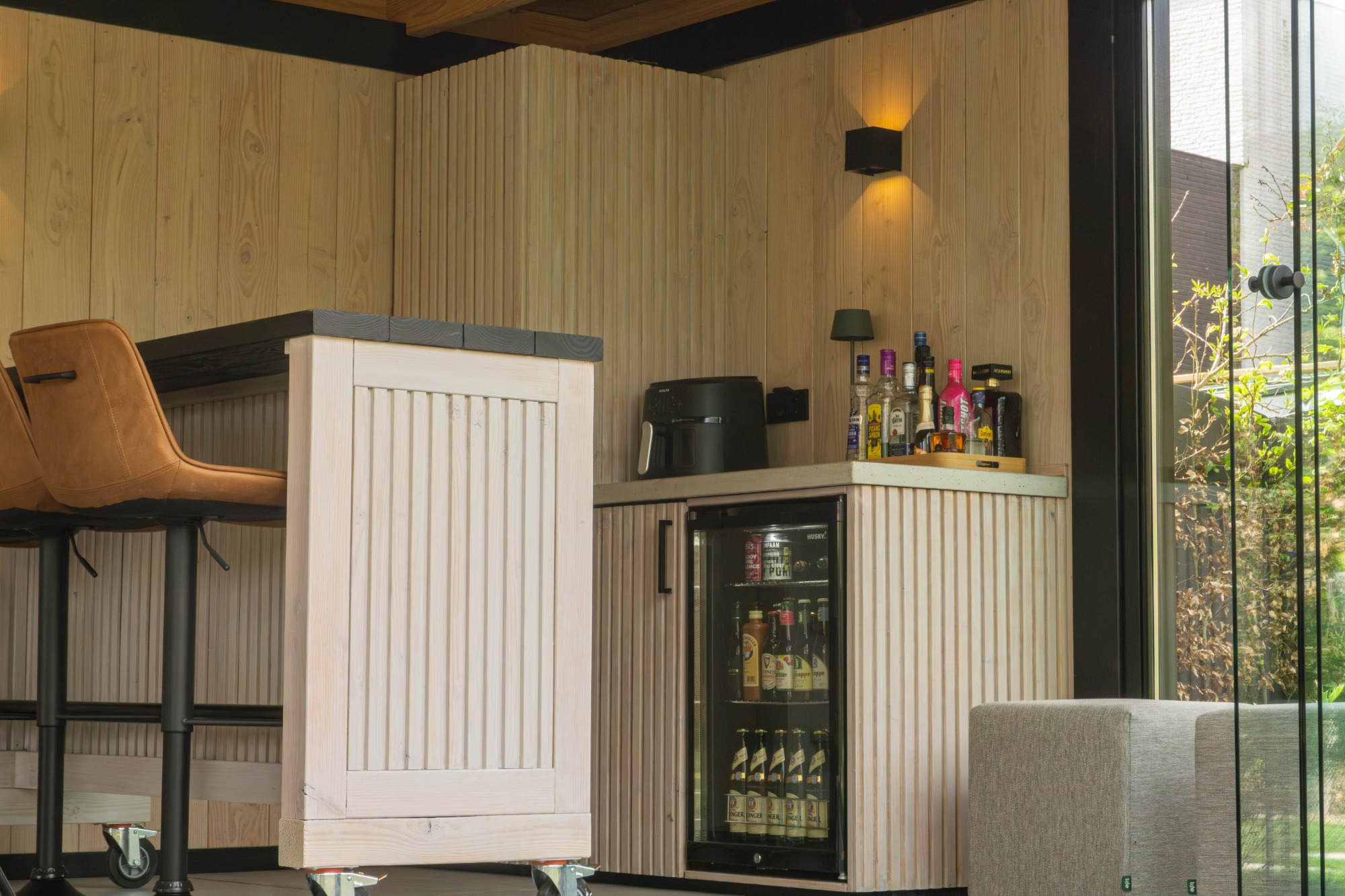 Tuinkamer met bar en aparte berging in Goirle | Apard